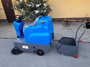 Elektrische Kehrmaschine – Seitenansicht