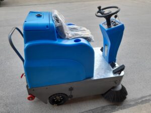 Elektrische Kehrmaschine – Frontansicht