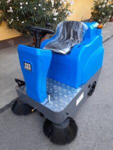Elektrische Kehrmaschine – Fahrersitz